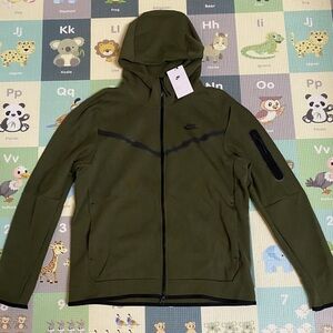 OG Olive green Nike tech rare never worn